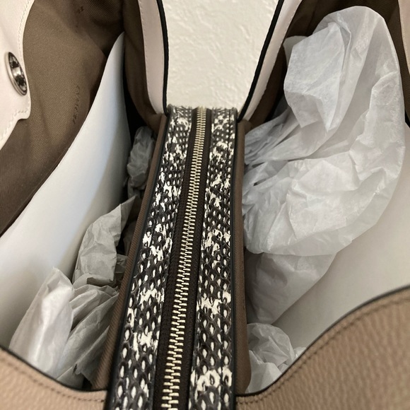 Authentic Coach Edie 31 with snake trim - Picture 4 of 11